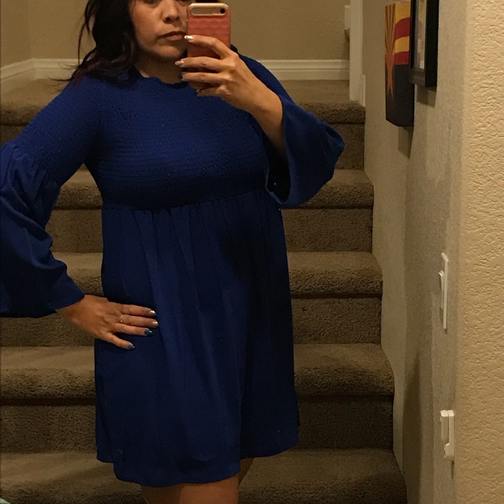 ❤️LAST NEW M Blue Smocked Bell Sleeve Dress - Picture 4 of 5